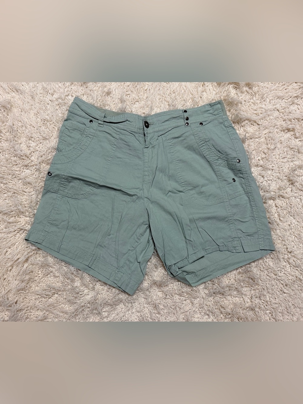 Dash women’s medium Light Green Cargo Shorts
